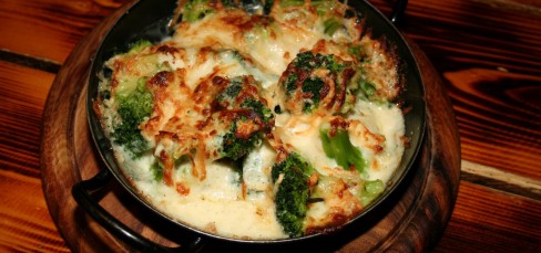 Broccoli platter with beshamel sauce